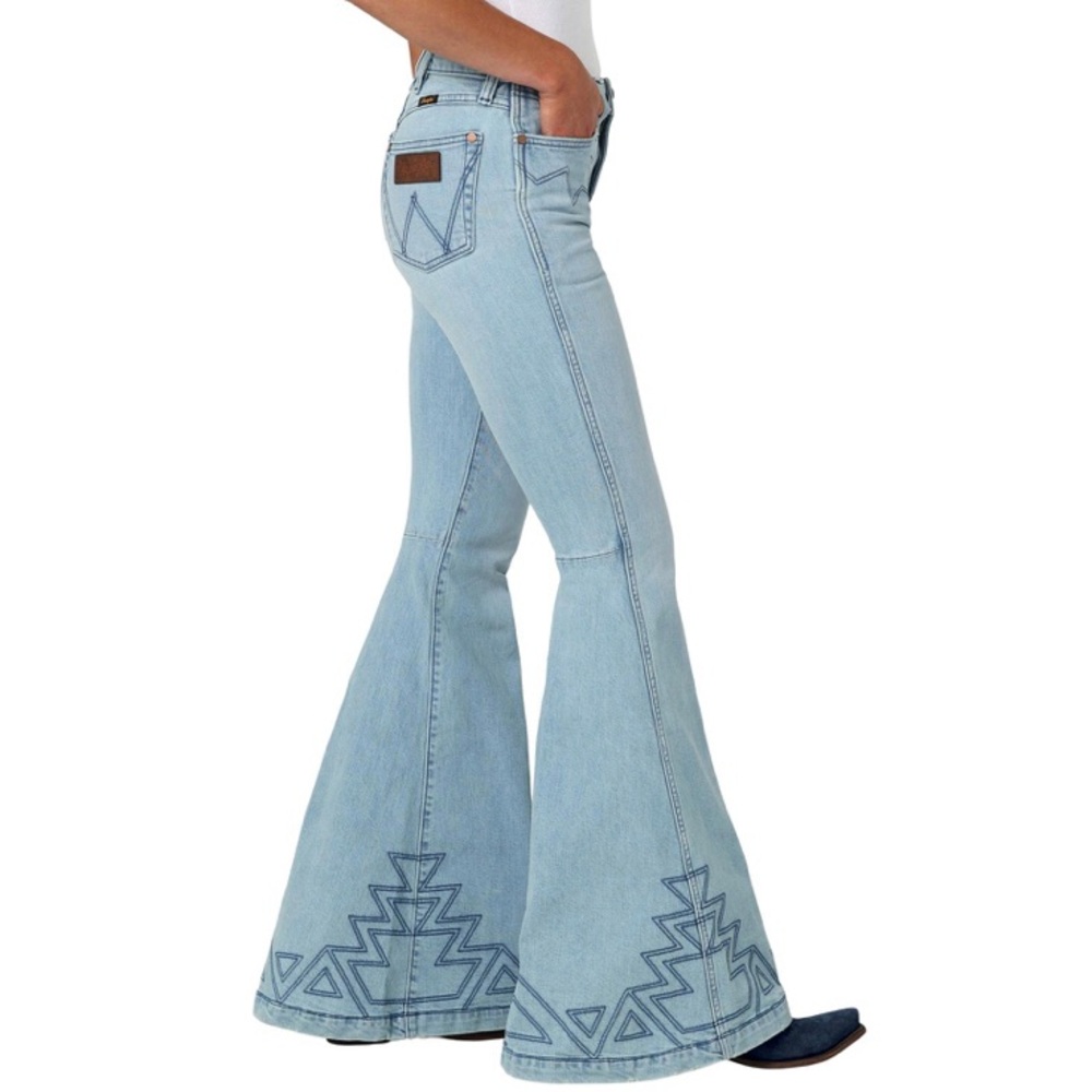 Wrangler Greta Flare Leg Light Wash Jeans with Aztec Embroidered Hem Size 29x34